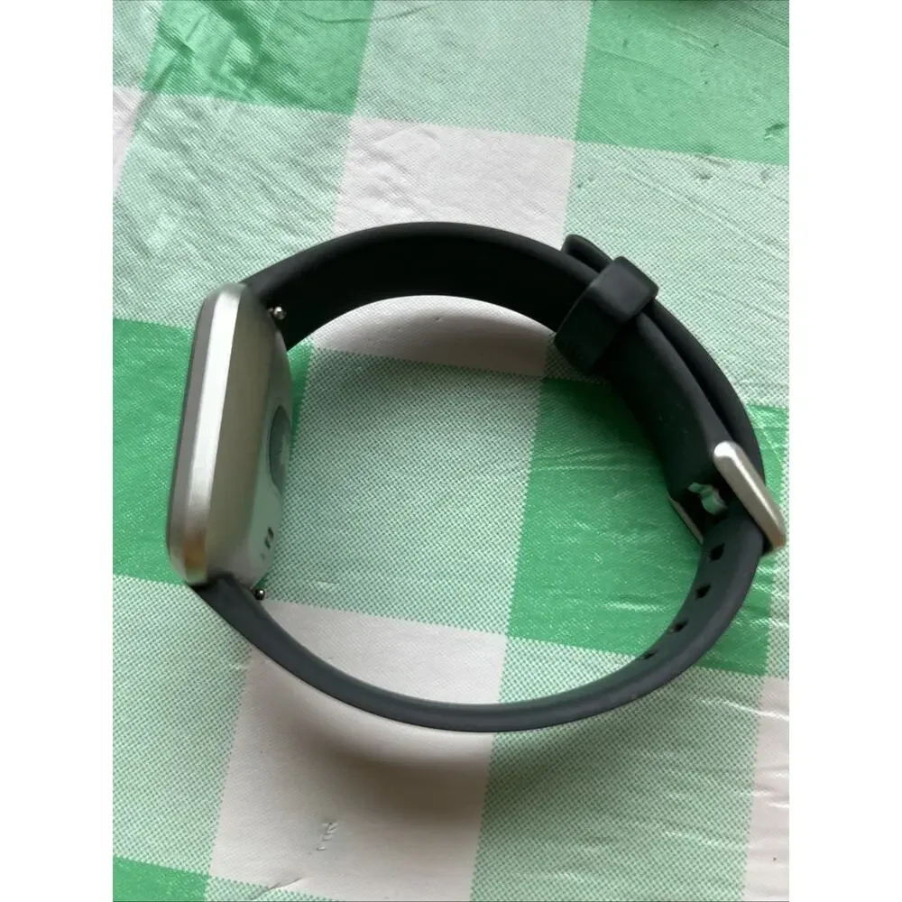 Fitbit Versa Lite Fitness Watch Without Charger
